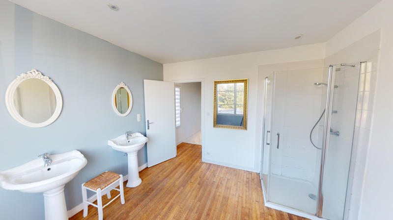 Maison - 240 m² - 11 pièces