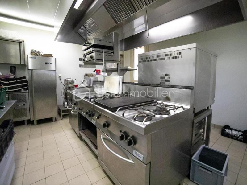 Demeure - 1 500 m² - 25 pièces