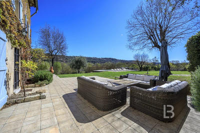 Maison - 213 m² - 7 pièces