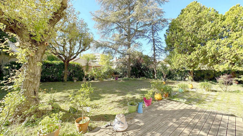 Maison - 320 m² - 10 pièces