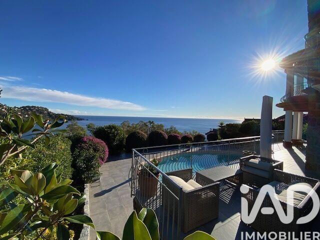 Maison - 219 m² - 7 pièces