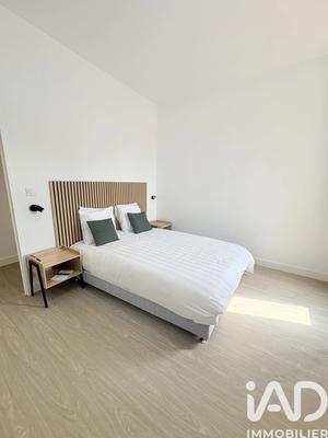 Maison - 240 m² - 9 pièces