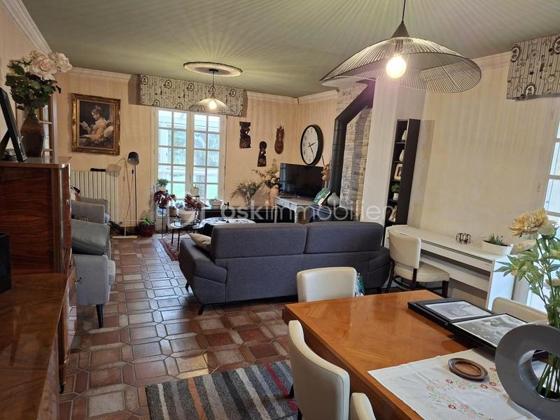 Maison - 220 m² - 11 pièces