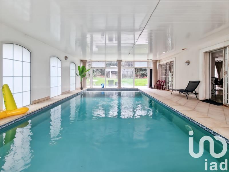 Maison - 230 m² - 9 pièces