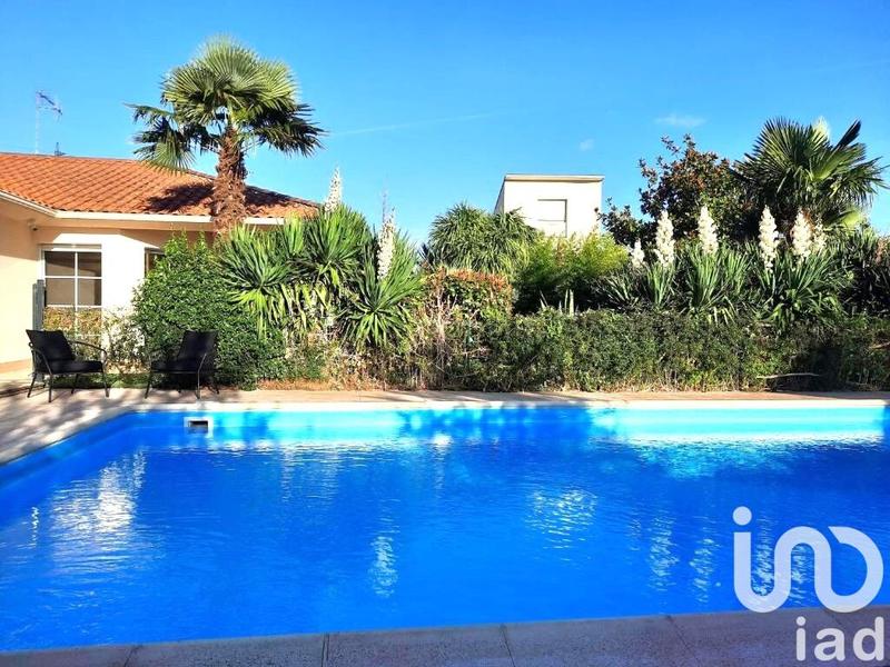 Maison - 225 m² - 8 pièces