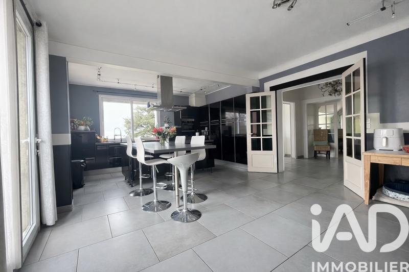 Maison - 385 m² - 8 pièces