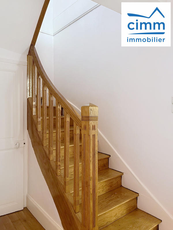 Maison traditionnelle - 159 m² - 4 pièces