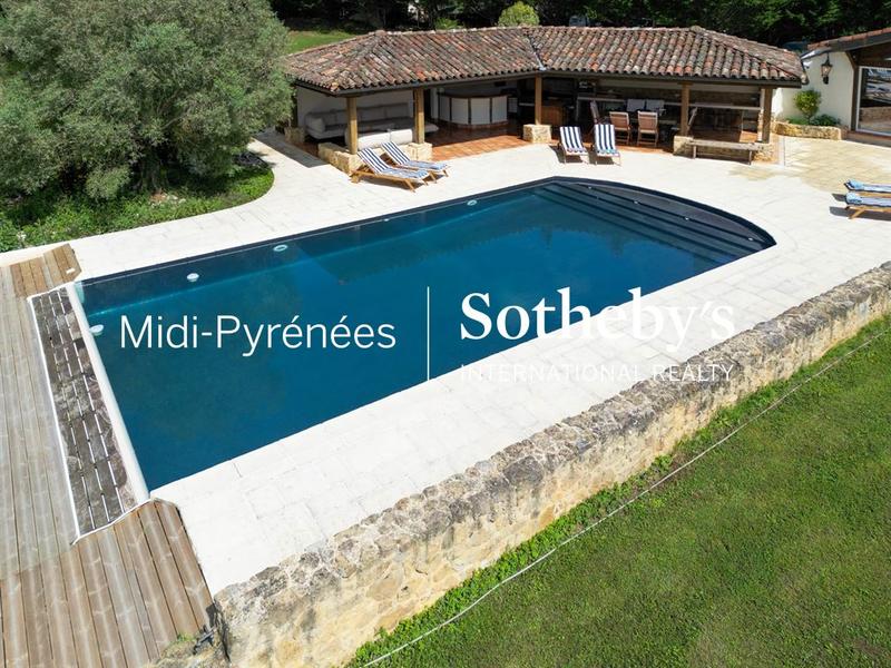 Maison - 625 m² - 17 pièces