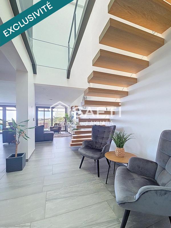 Maison - 260 m² - 9 pièces