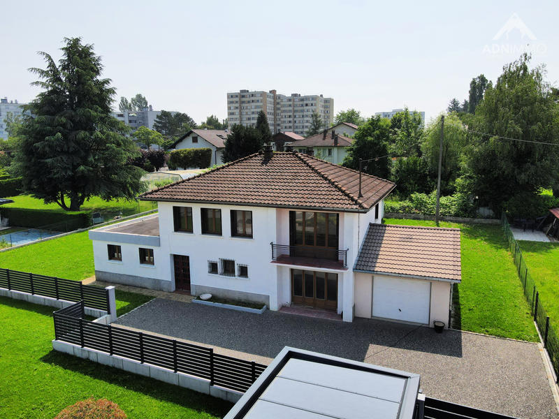 Maison - 160 m² - 5 pièces