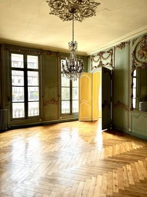 Appartement - 305 m² - 9 pièces