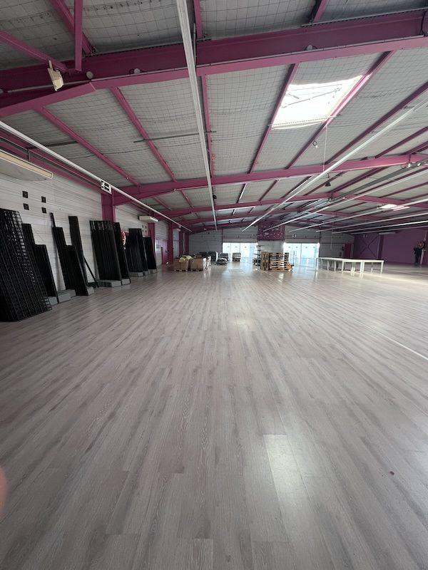 Local commercial - 964 m² - 5 pièces