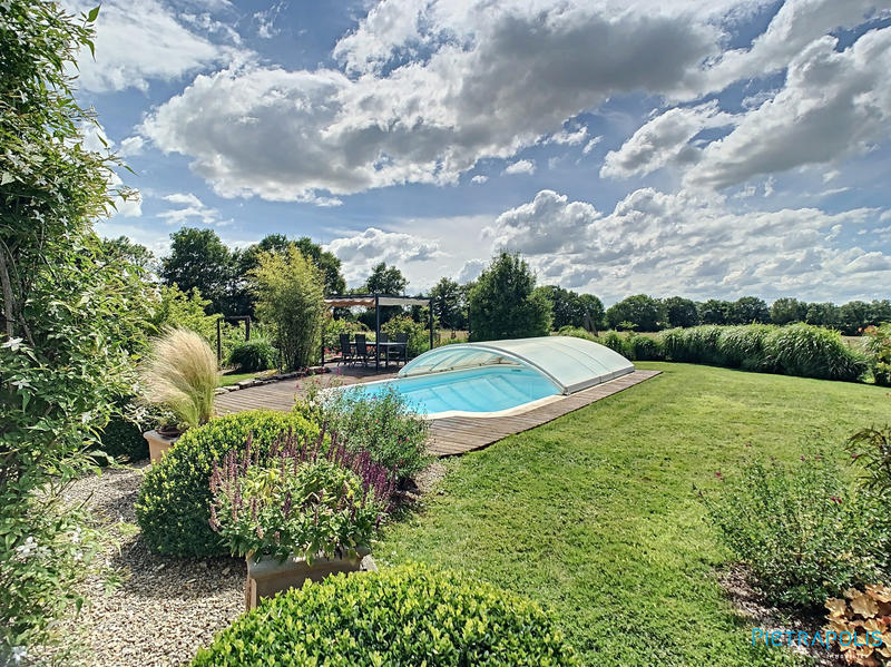 Maison - 187 m² - 8 pièces