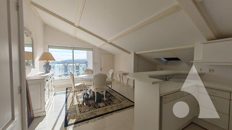 Appartement - 245 m² - 7 pièces