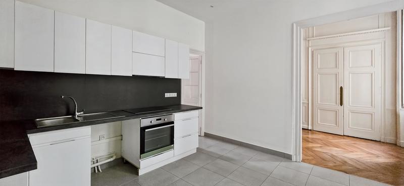 Appartement - 184 m² - 6 pièces