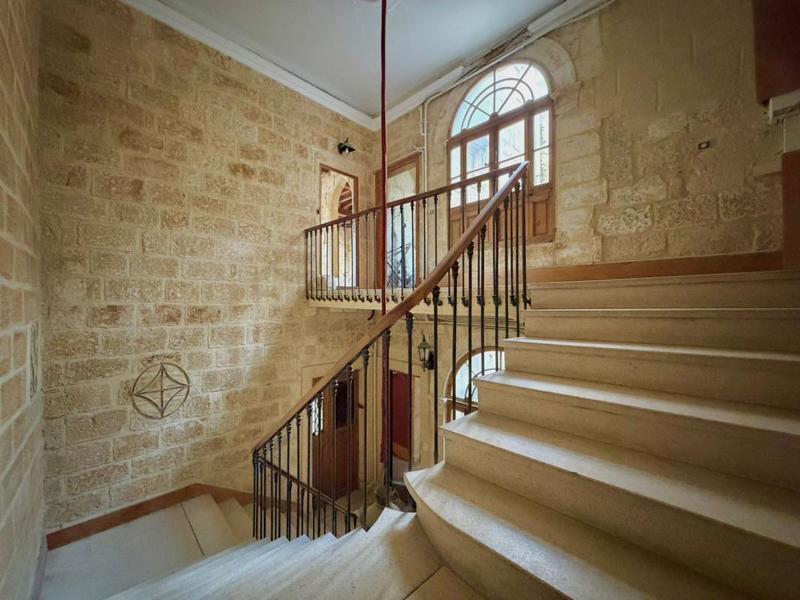 Appartement ancien - 101 m² - 4 pièces