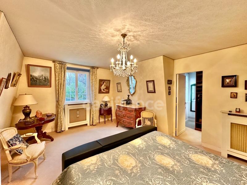 Maison bourgeoise - 225 m² - 9 pièces