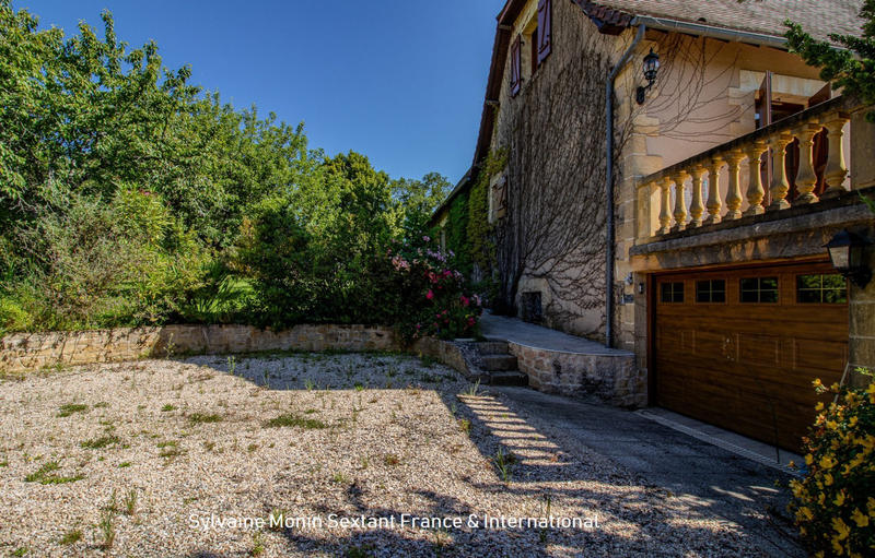 Maison - 220 m² - 7 pièces