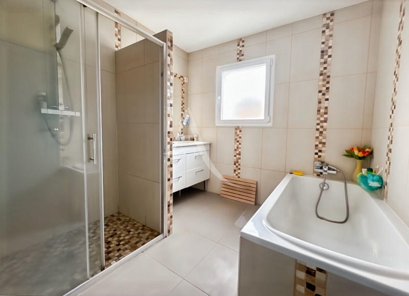 Maison - 102 m² - 4 pièces