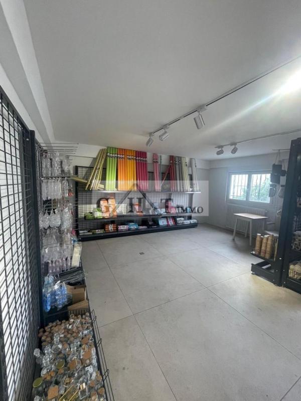 Entrepôt - 1 445 m²