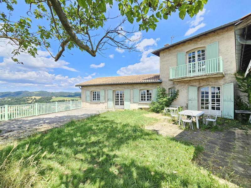 Maison - 236 m² - 7 pièces