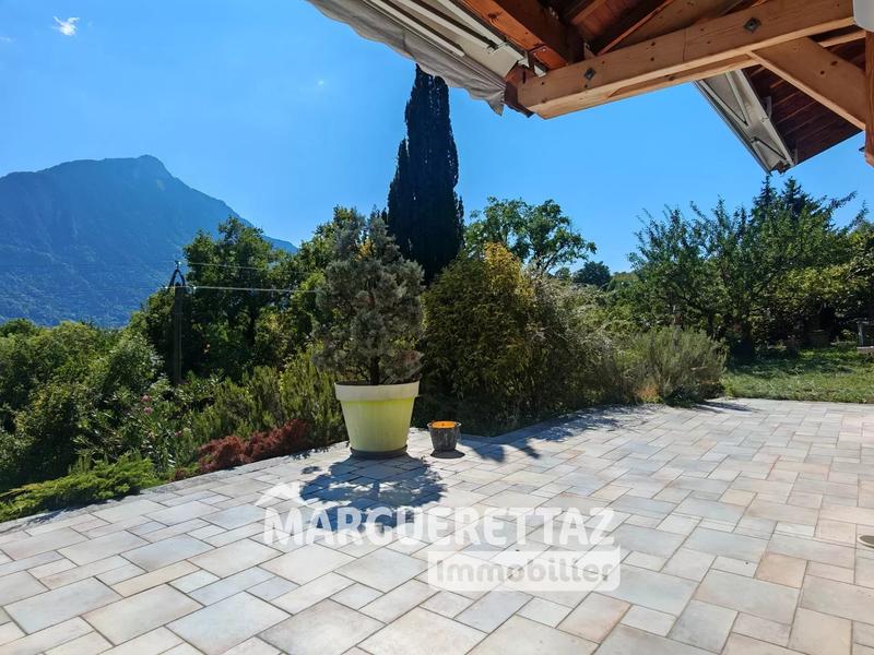 Maison - 225 m² - 8 pièces