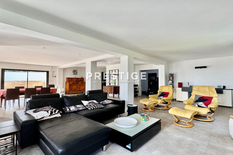 Maison - 255 m² - 8 pièces