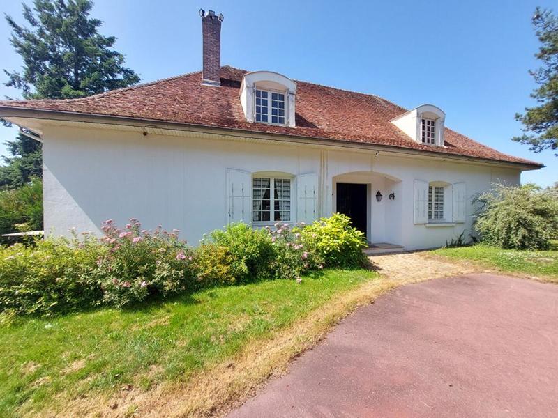 Maison - 200 m² - 8 pièces