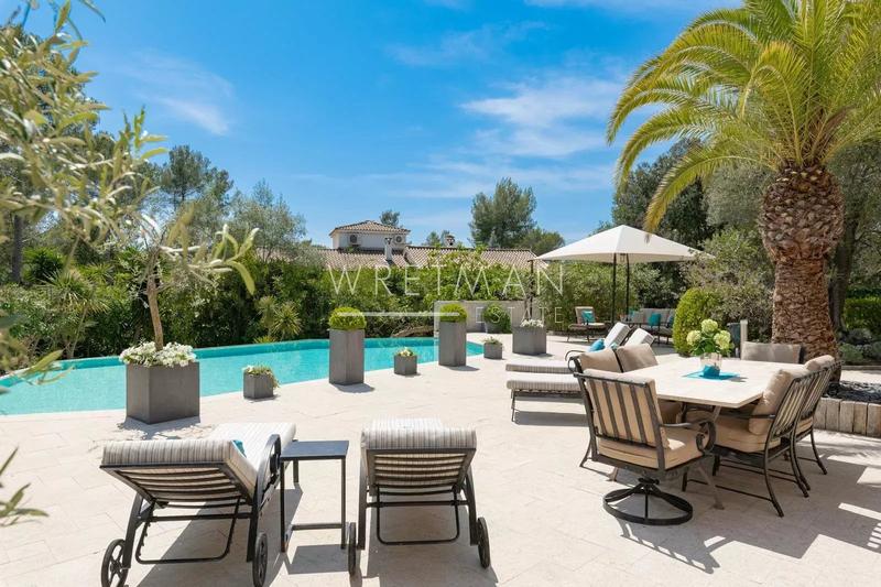 Maison - 255 m² - 8 pièces