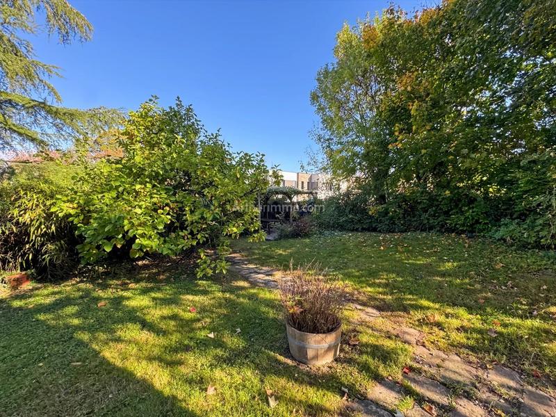 Maison - 260 m² - 10 pièces