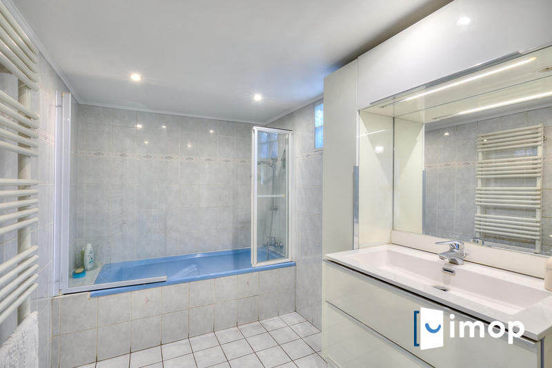 Maison - 182 m² - 8 pièces