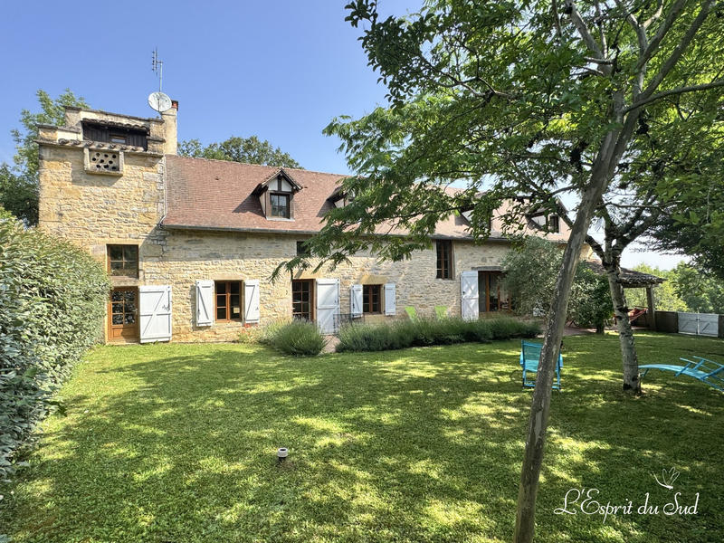 Maison traditionnelle - 1 m² - 6 pièces