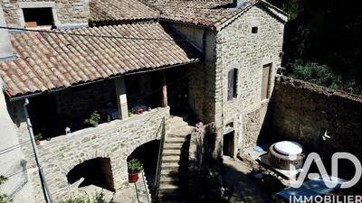 Maison - 110 m² - 8 pièces