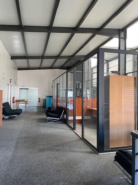 Entrepôt - 1 455 m²