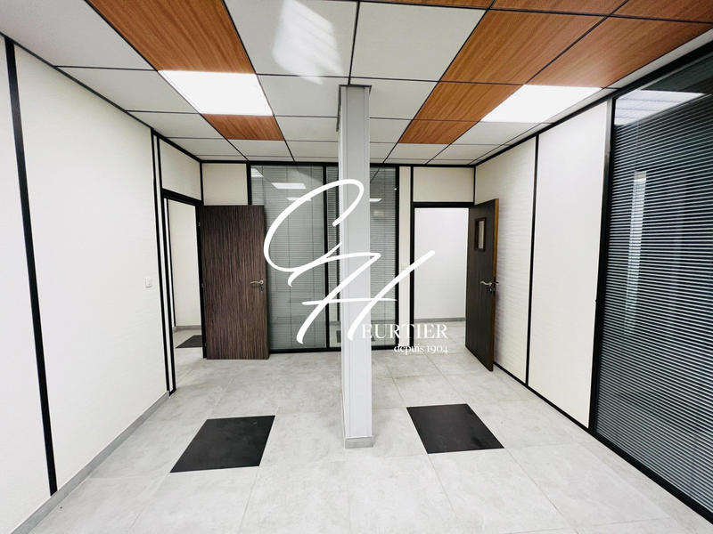 Local commercial - 99 m² - 5 pièces