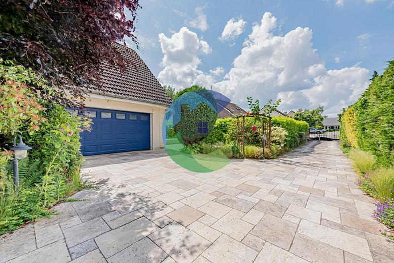 Maison - 215 m² - 8 pièces