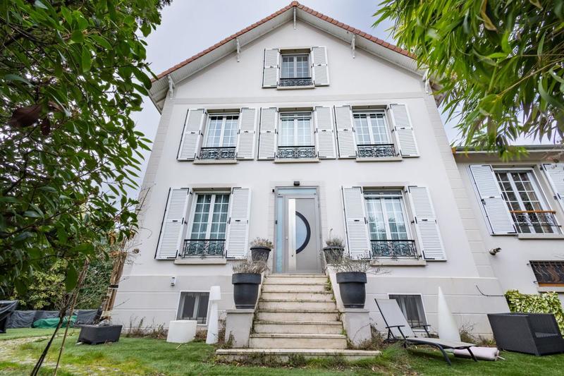 Maison - 263 m² - 8 pièces