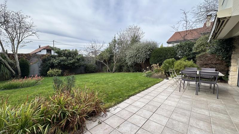 Maison - 216 m² - 6 pièces