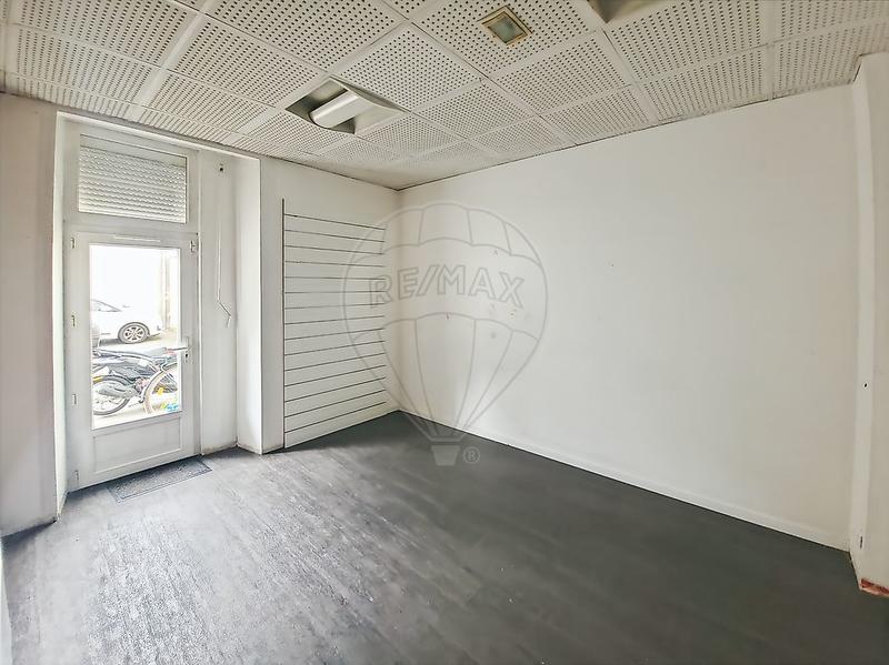 Local commercial - 54 m² - 4 pièces