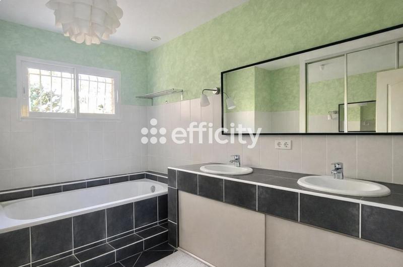 Maison - 209 m² - 5 pièces