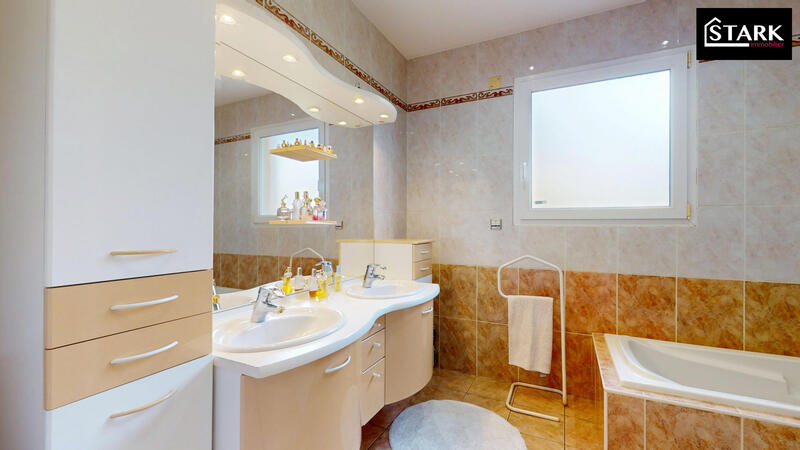 Maison - 169 m² - 6 pièces