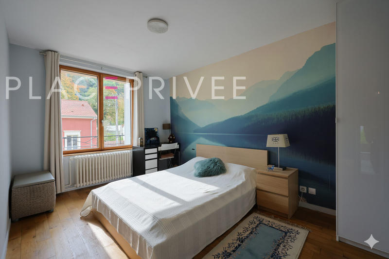 Maison - 218 m² - 8 pièces