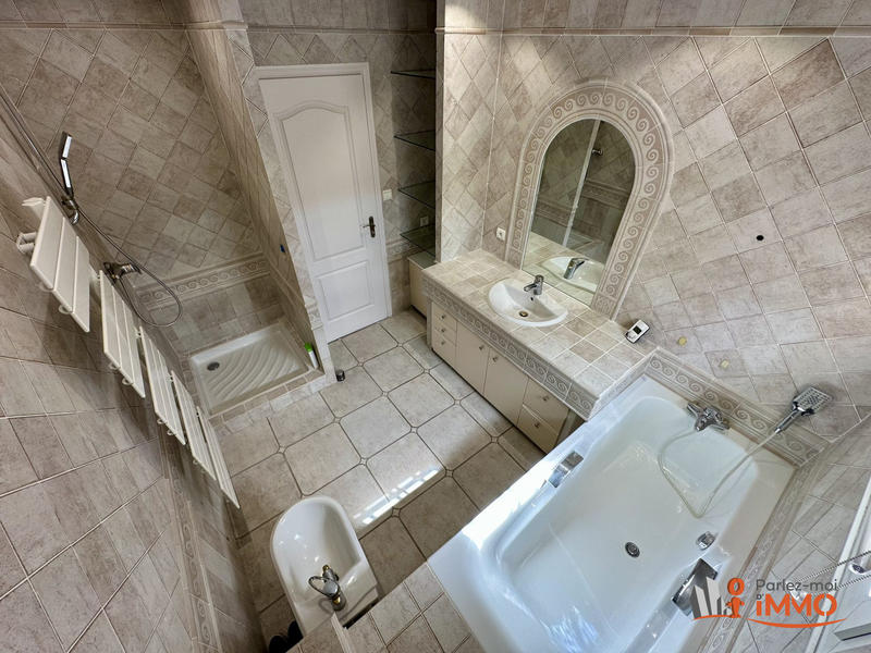 Maison - 180 m² - 6 pièces