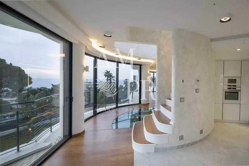 Villa - 300 m² - 8 pièces