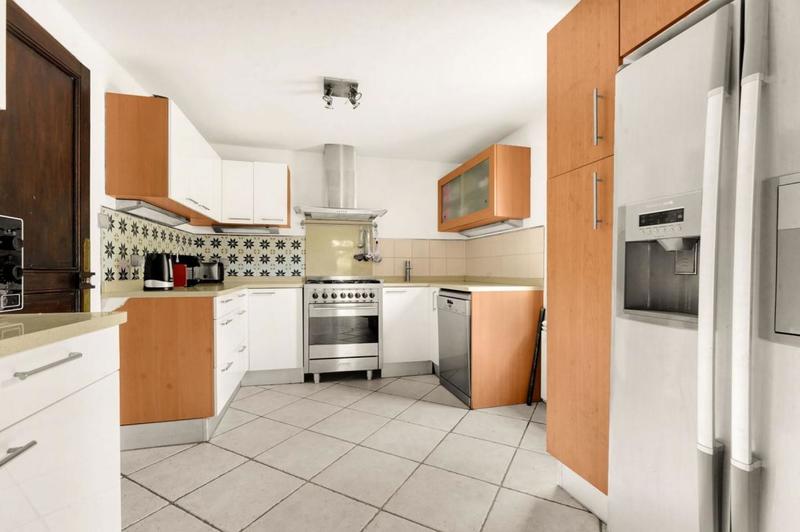 Maison - 300 m² - 11 pièces