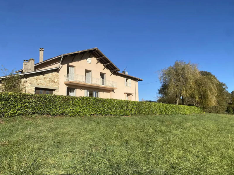 Maison ancienne - 170 m² - 8 pièces