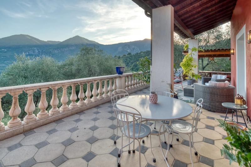 Villa - 235 m² - 6 pièces