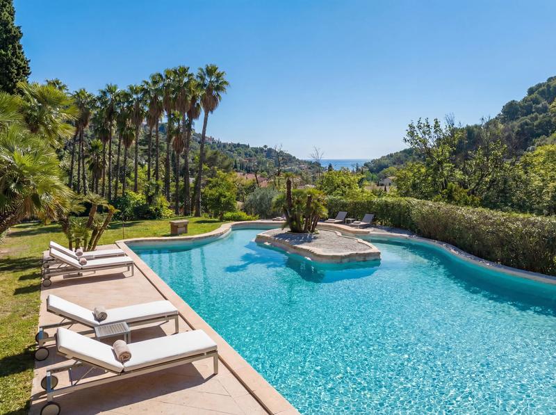 Propriété - 856 m² - 24 pièces