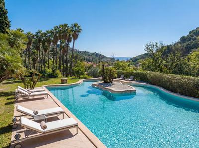 Propriété - 856 m² - 24 pièces