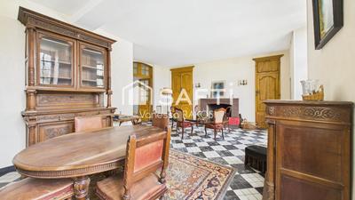 Maison - 290 m² - 9 pièces